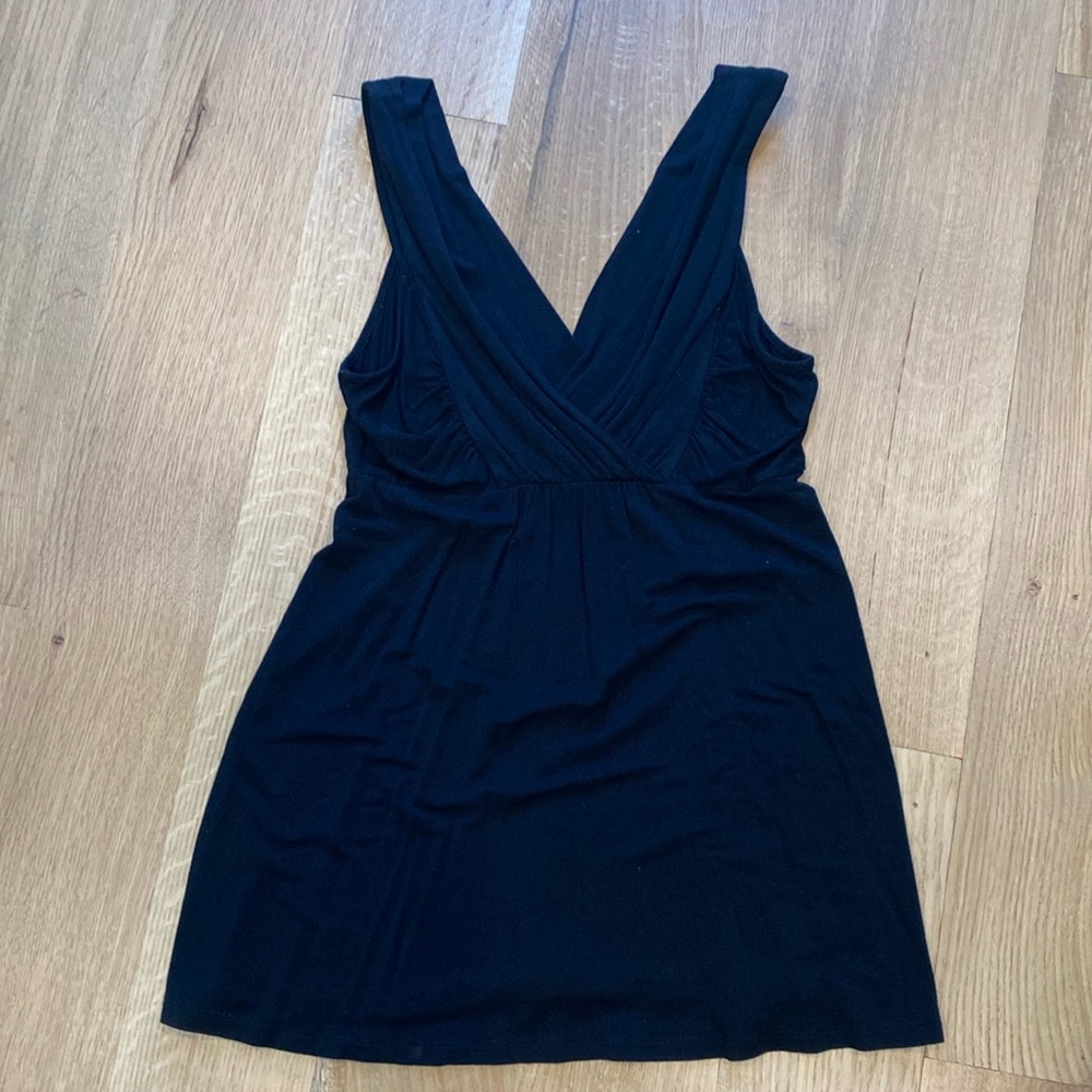 Theory black v neck tank